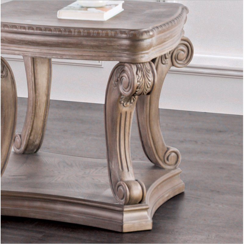 Table de bout en chêne de style traditionnel avec pieds de volutes et rangement ouvert Détails sculptés Table basse - non incluse