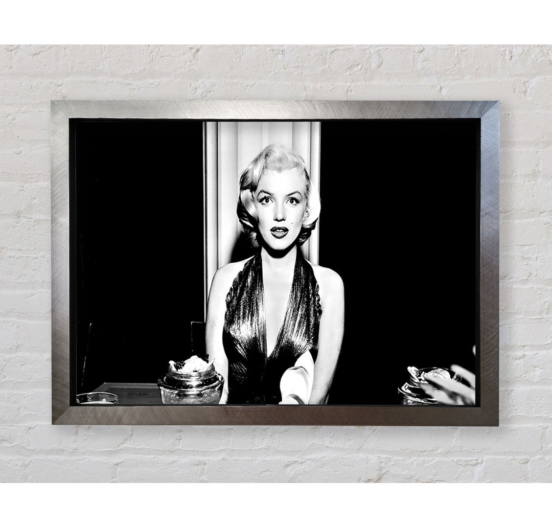 Marilyn Monroe Dinner Table - Einzelner Bilderrahmen Kunstdrucke