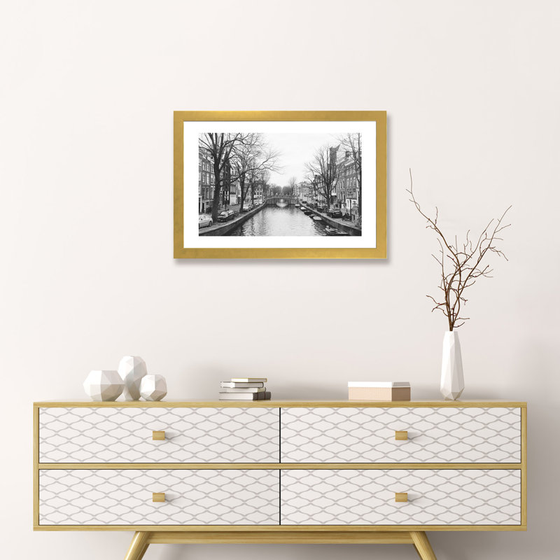 «Amsterdam Canal» par Kelly Rae Roberts - impression d'art graphique, H 16 po x l 24 po x P 1 po, Papier encadré doré