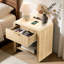 Table de chevet cannelée avec station de charge, table de bout en bois moderne avec tiroirs et tablette ouverte, profil courbé et poignées dorées, pour chambre à coucher, chêne naturel-1575721742-1575721741