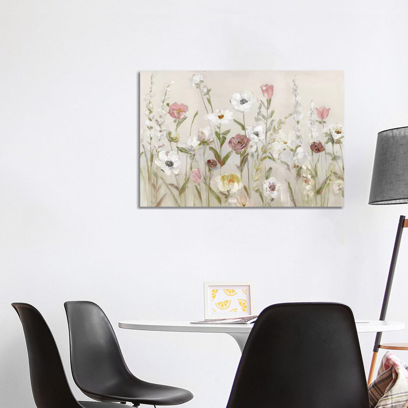«Bloomin Around» par Sally Swatland, impression, Toile tendue, H 26 po x l 40 po x P 1,5 po, Non