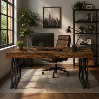 Bureau d'ordinateur de style campagnard