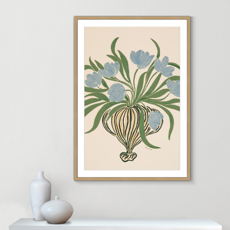 «La Poire Blue Tulips Print» par Camilla Bergqvist, H 41,5 po x l 29,5 po x P 1,25 po