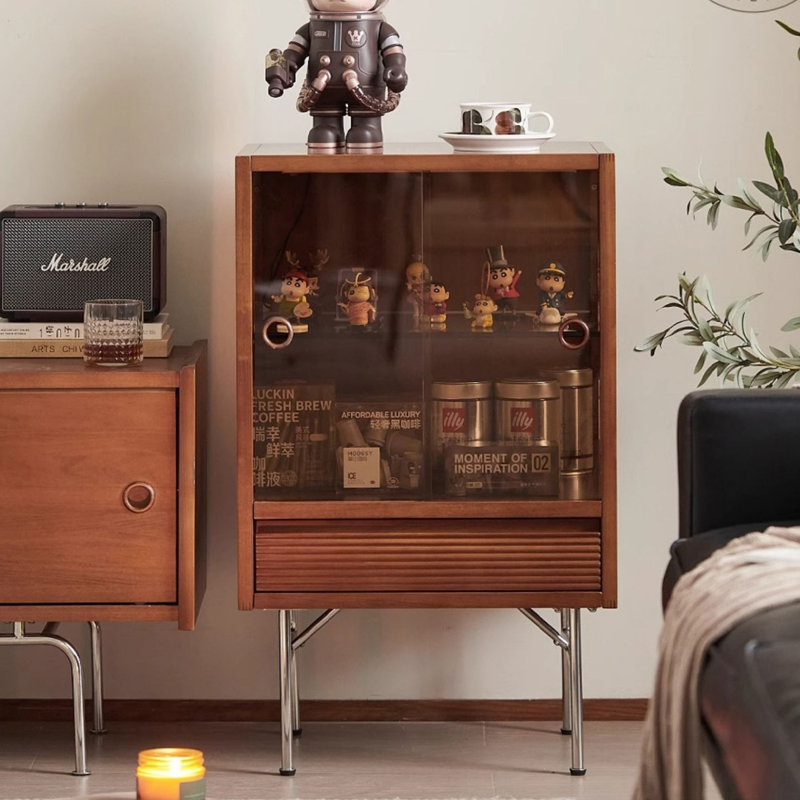 Vitrines en bois massif brun noyer + verre trempé + acier inoxydable