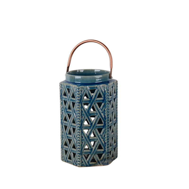 Grand porte-bougie hexagonal en céramique peint à la main de 10,83 po de haut avec poignée en bleu clair «Valiko»