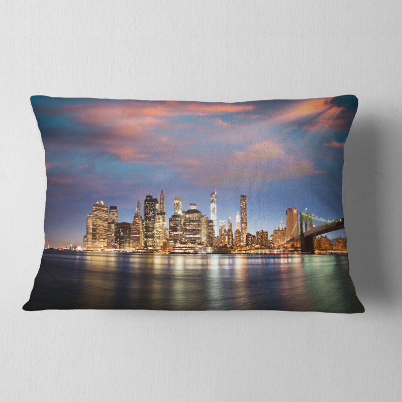 Housse et insert de coussin Cityscape Photography Manhattan at Nighttime