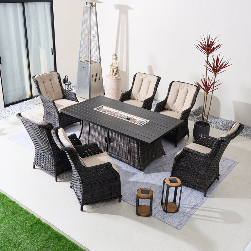 Ensemble repas extérieur pour 6 personnes avec coussins