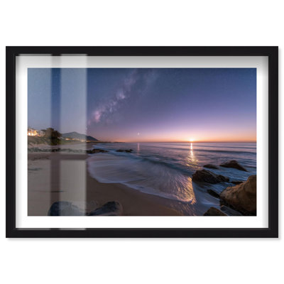 Décoration murale Cosmic Coastline I Shadowbox Print Sunset par Notoriart, cadre noir, 31 x 21