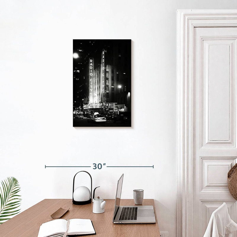 Lilie Radio City II, 24" H x 16" W