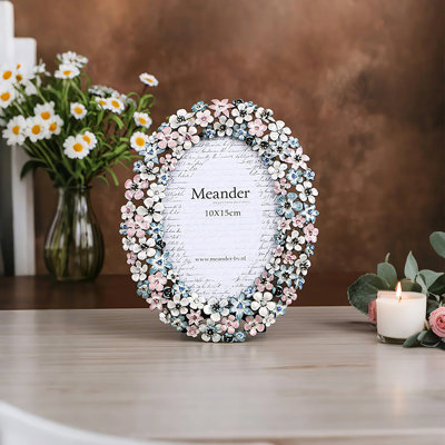 Cadre photo vintage ovale floral, cadre de couronne de fleurs en métal émaillé avec dos de chevalet, décor de table romantique nordique