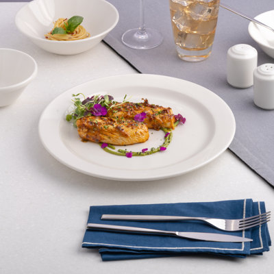 Assiette plate en porcelaine de qualité supérieure PRIME IVORY avec petit rebord.