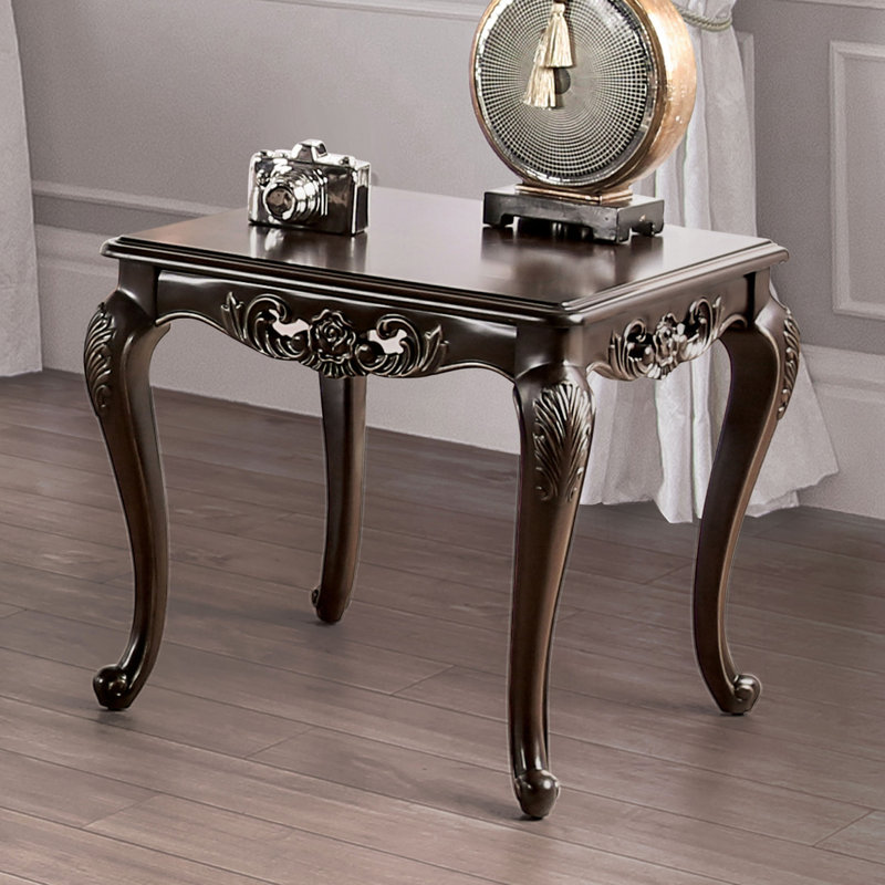 Table de bout de style traditionnel avec pieds courbés et structure en bois massif avec finition sculptée Java