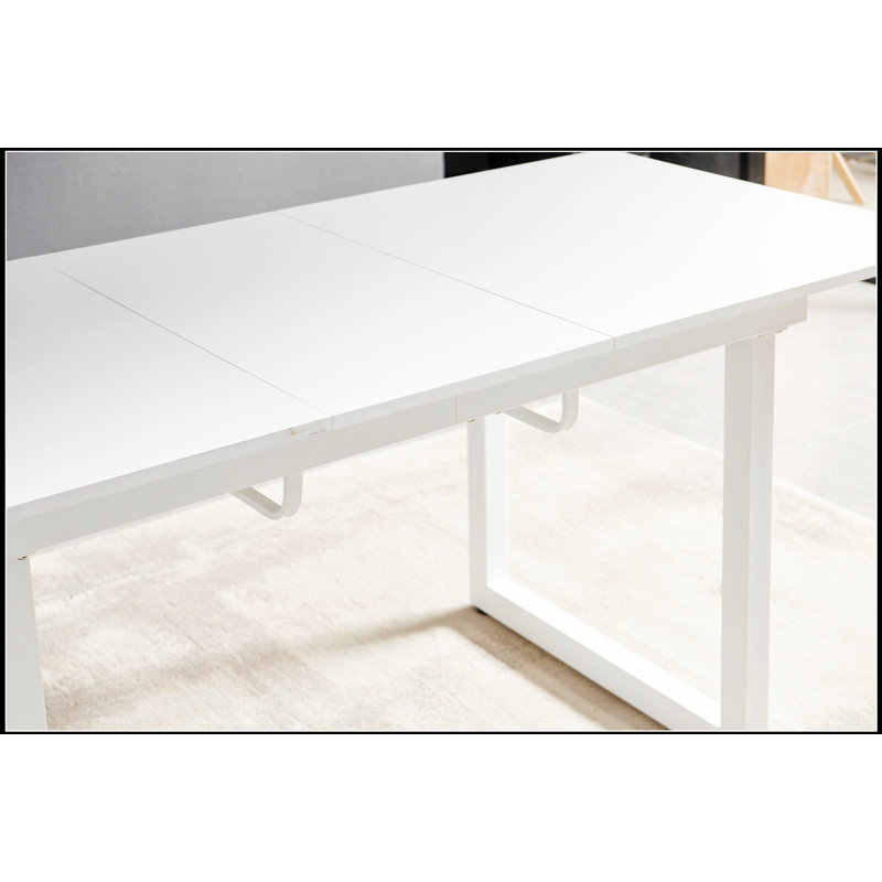 Table de salle à manger carrée extensible avec pieds en métal, conception moderne peu encombrante pour les cuisines et les salles à manger compactes.