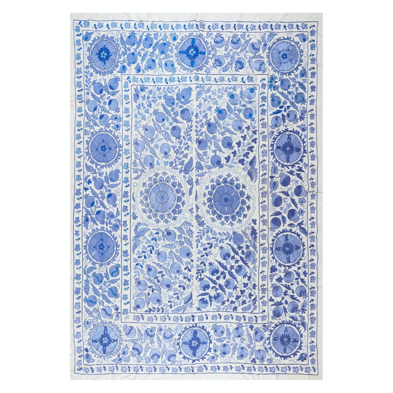 Tenture murale 75 po x 98 po en soie et broderie bleue et crème. Couvre-lit décoratif. Nappe faite à la main. Tapisserie murale