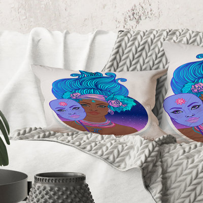 Rectangle, Portrait d'une femme afro-américaine aux cheveux bleus II - Coussin décoratif imprimé moderne