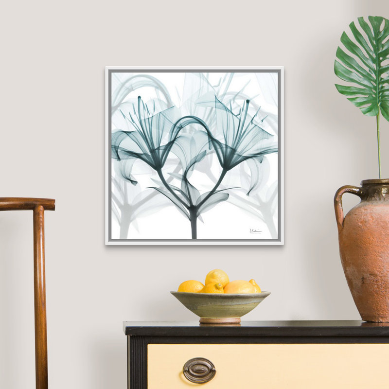 « Crystal Flame Lily » par Albert Koetsier, reproduction d’art sur toile, Cadre blanc, H 22 po x l 22 po x P 1,75 po