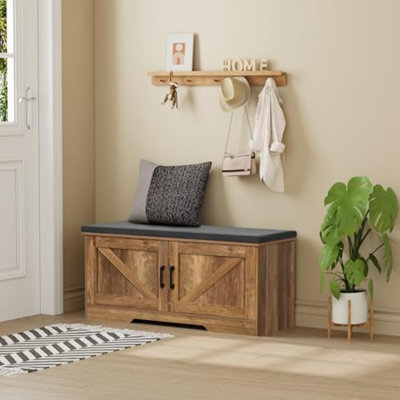 Banc de rangement à 2 niveaux, banc à chaussures de 39,4 po de largeur avec coussin de siège rembourré, banc d'entrée avec 2 portes de grange et tablette réglable, noyer rustique