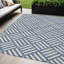 Tapis extérieur lavable géométrique bleu marine et ivoire 5 pi x 8 pi
