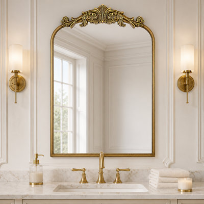 Miroir mural baroque antique doré en arc de cercle avec crête florale ornée