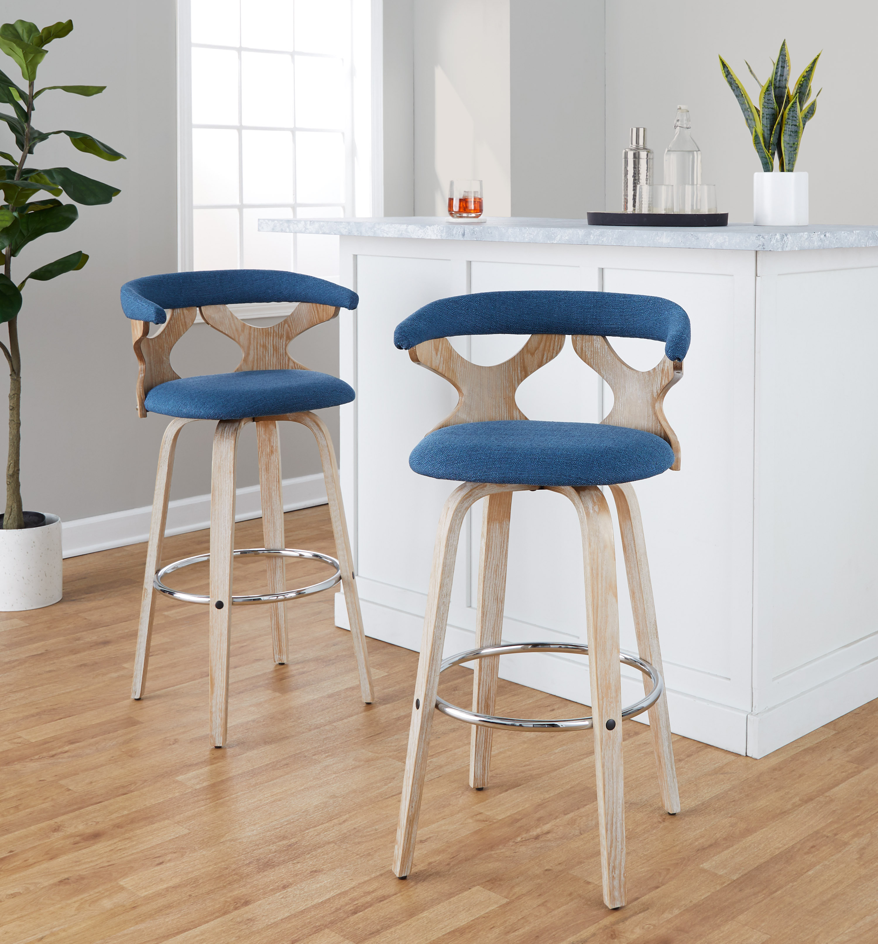 Short best sale swivel stool