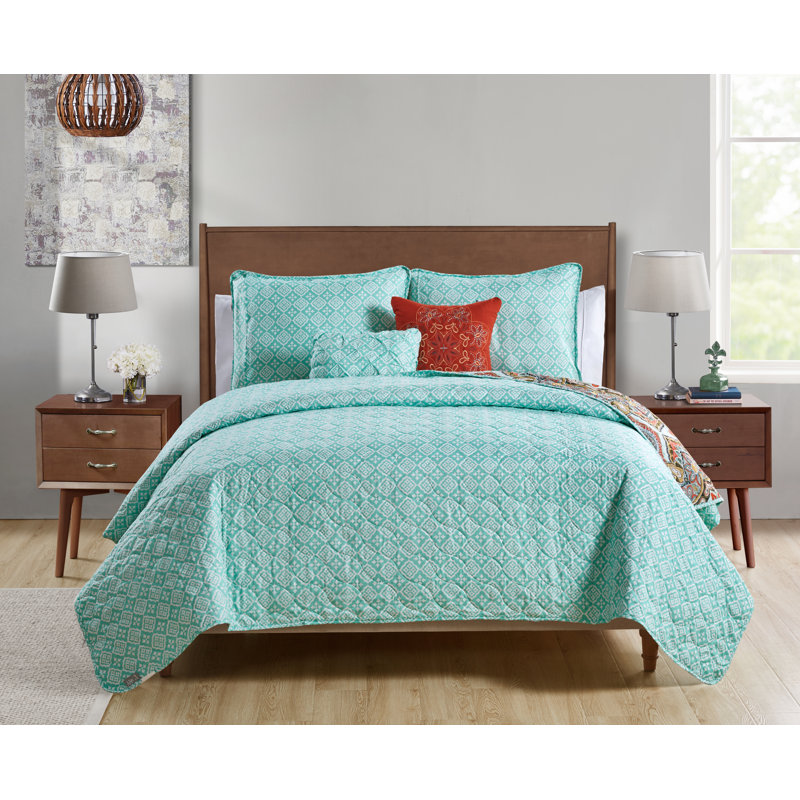 Yara Polyester Bedding, Full/Queen Quilt + 4 Additional Pieces