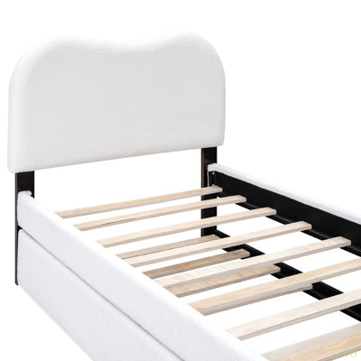 Lit plateforme tapissier avec pieds de soutien en bois et lit gigogne
