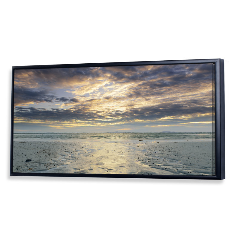 «Dramatic Sunset Sky on Beach» - photographie sur toile, Cadre noir, H 8 po x l 12 po x P 1 po