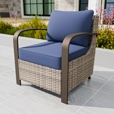 Chaise de patio en osier avec coussins