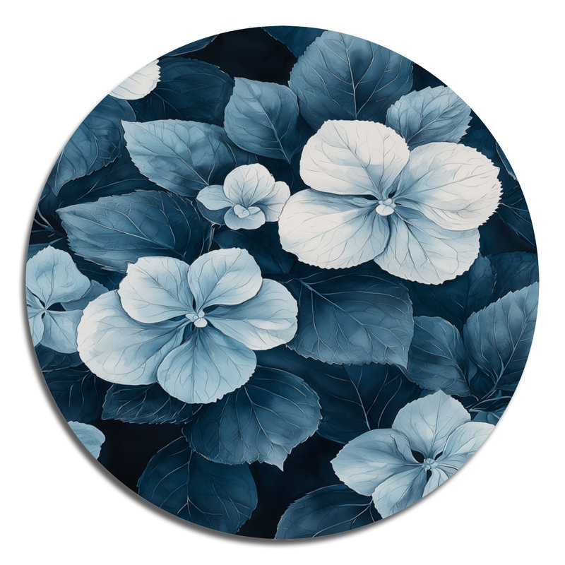 Motif de grappe d'hortensia monochrome I - impression d'art traditionnel bleu en métal, H 16 po x l 16 po