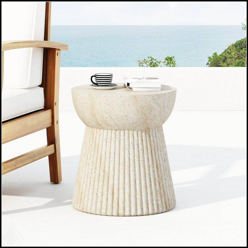 Table d'appoint en béton de travertin durable avec textures uniques et surface résistante à l'eau pour une vie extérieure élégante
