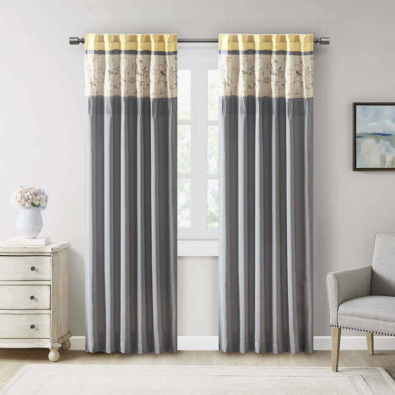Paire de rideaux obscurcissant en polyester Vanarsdale, Gris / Jaune, L 50 po x L 84 po