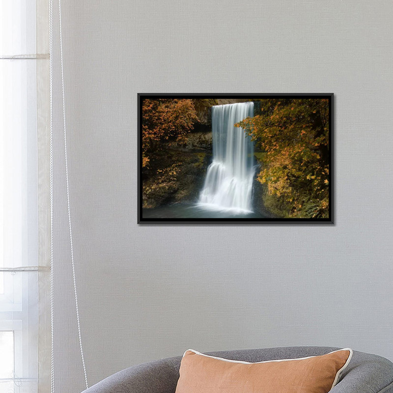 « automne cascade », impression sur toile, H 18 po x l 26 po x P 1,5 po, Toile avec cadre noir, Pas de tapis