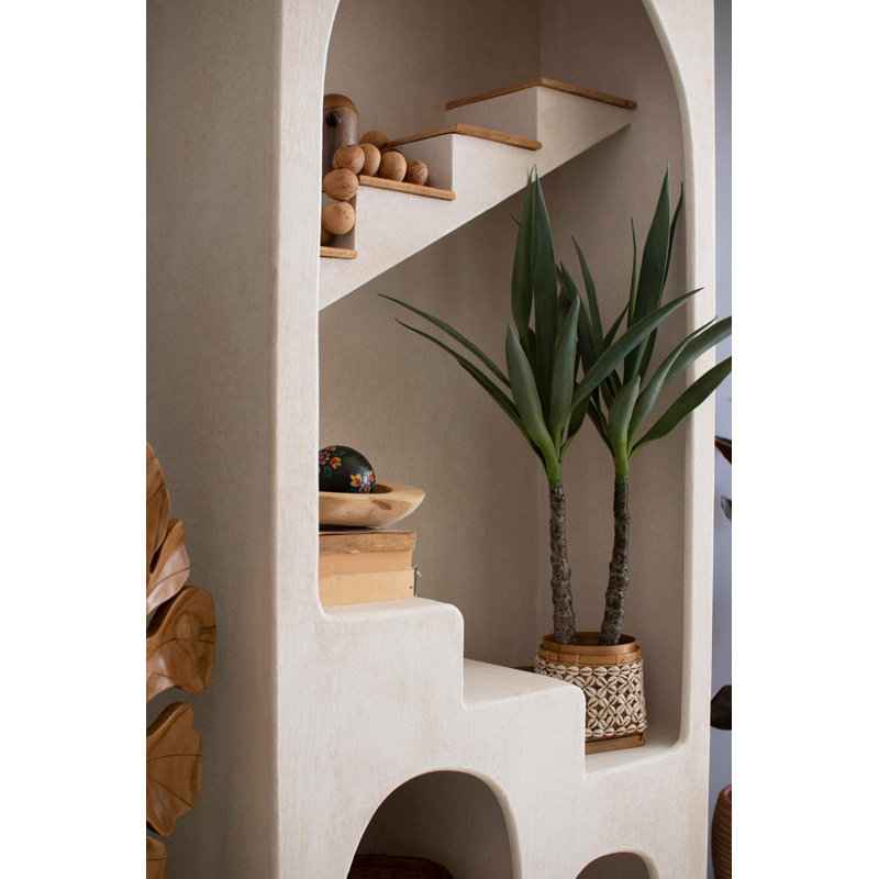Étagère arquée texturée avec escalier