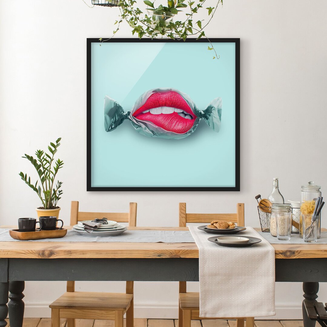 Gerahmter Grafikdruck Candy with Lips von Jonas Loose