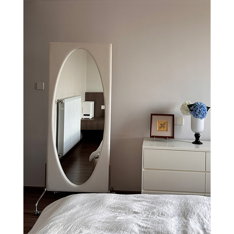 Miroir pleine grandeur ovale de style français