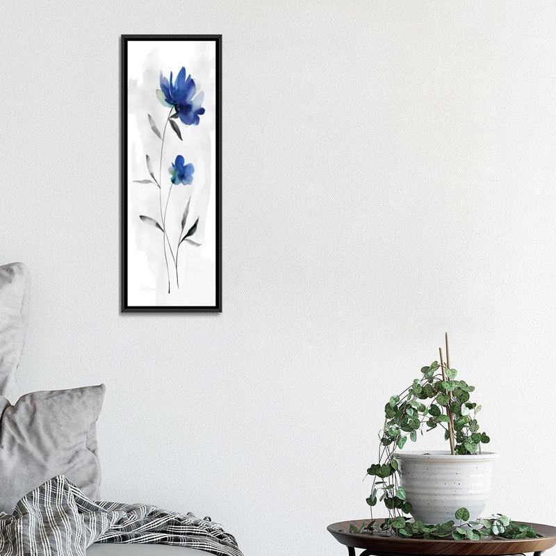 «Beautiful Blue I» par Carol Robinson, impression sur toile tendue, H 36 po x l 12 po x P 1,5 po, Cadre noir