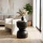 Table d'appoint à piédestal en marbre avec base en bois de manguier pour le salon - Table de bout étroite avec design sculptural moderne pour bureau - 18 po, noir