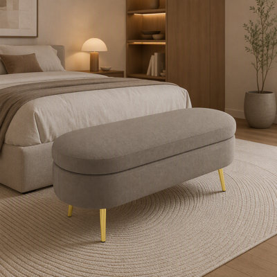 Repose-pieds ovale en flanelle avec pieds en métal, parfait pour les sièges d'appoint et le rangement dissimulé dans les maisons modernes