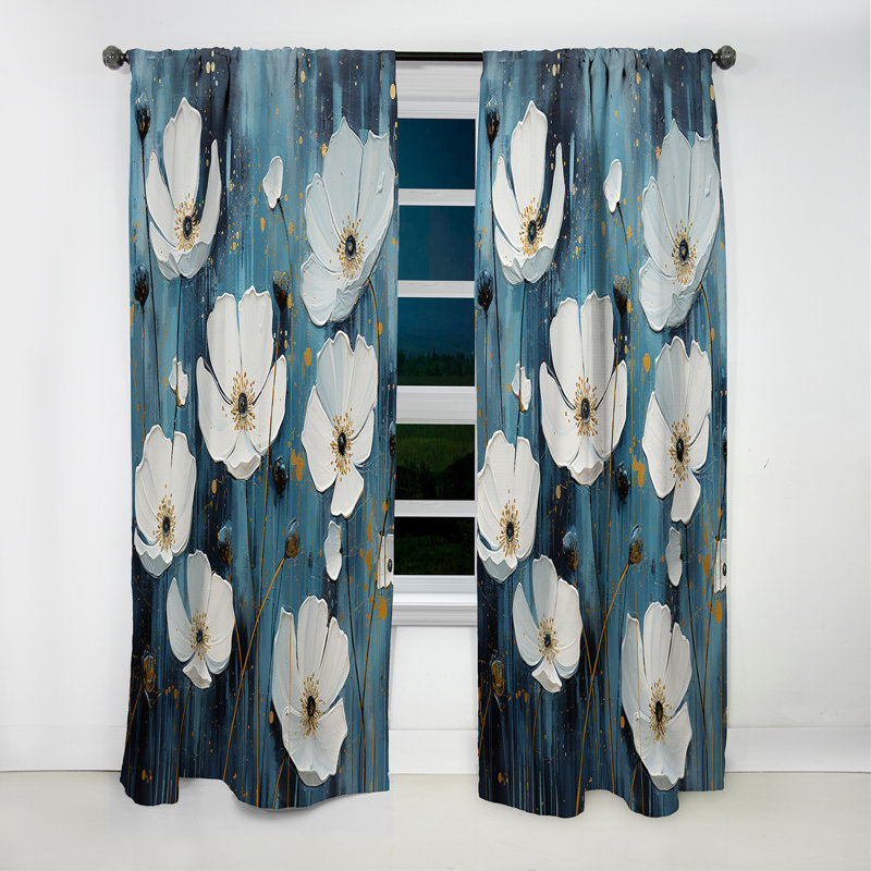 Rideau occultant en velours floral blanc et bleu Buttercups Minimalisme II - 1 panneaux, L 52 po x L 120 po