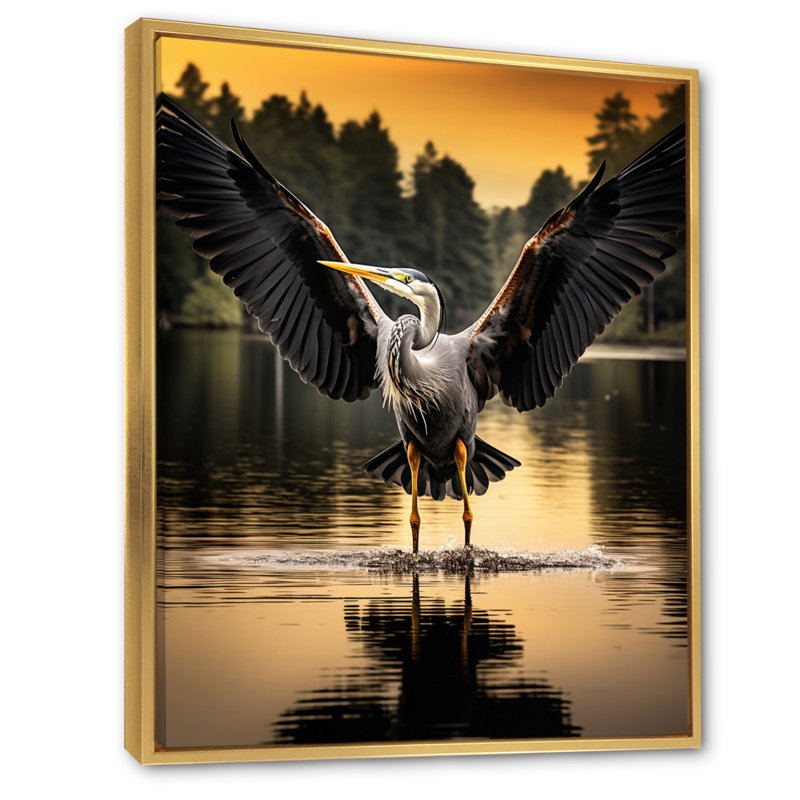 Kishawn Heron Winged Majesty II sur toile, H 40 po x l 30 po x P 1,5 po, Cadre flottant doré