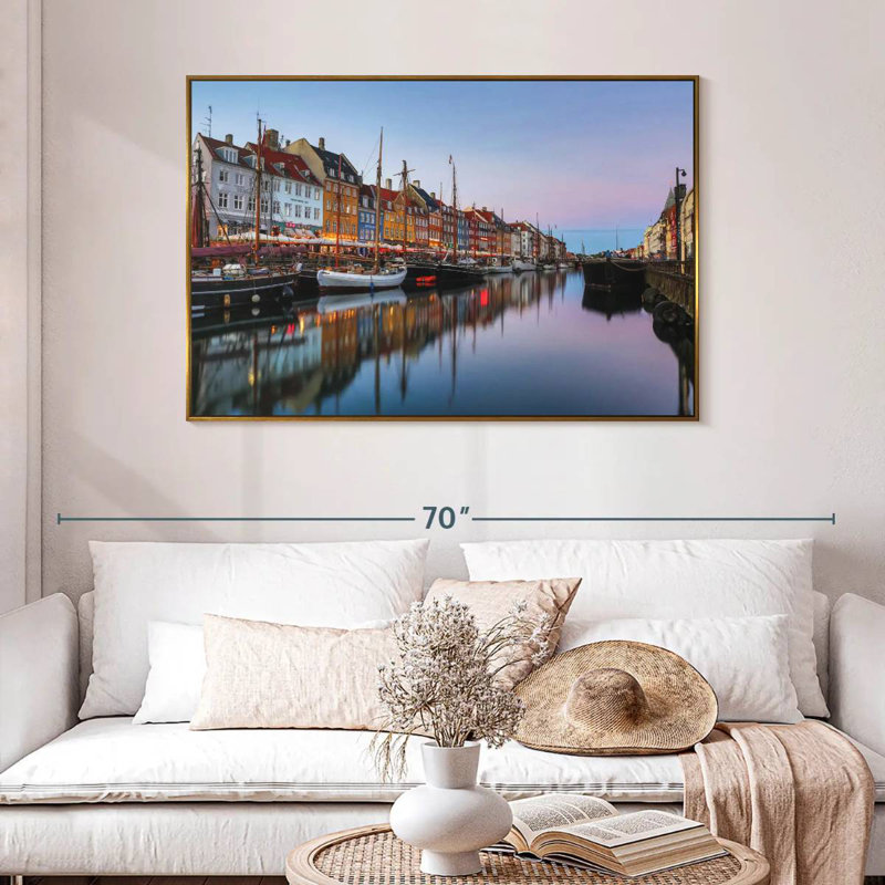 Nyhavn New Harbor, 46 po x 31 po, Cadre flottant doré