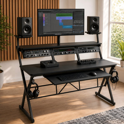 Bureau de musique de 59,8 po de largeur avec deux supports pour haut-parleurs, support pour équipement, prise de courant et plateau à clavier coulissant