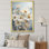 Minimalisme beige et renoncules bleus sur fond bleu I sur toile