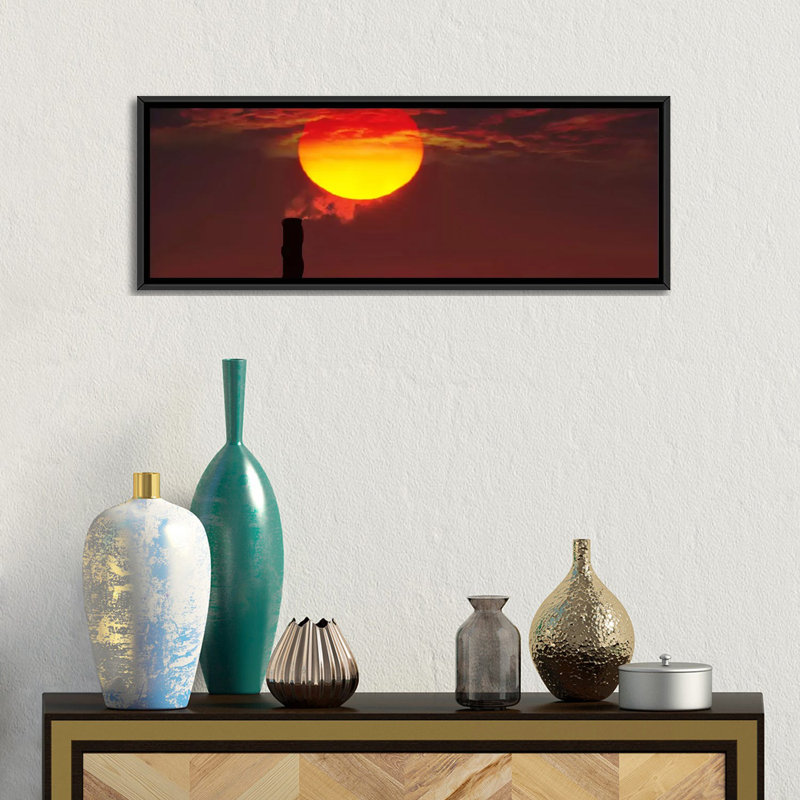 «Smoke Stack in Sunset», reproduction de photo panoramique sur toile, H 12 po x l 36 po x P 1,5 po, Cadre noir