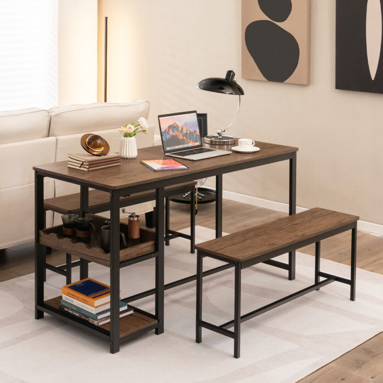 Ensemble repas pour quatre personnes