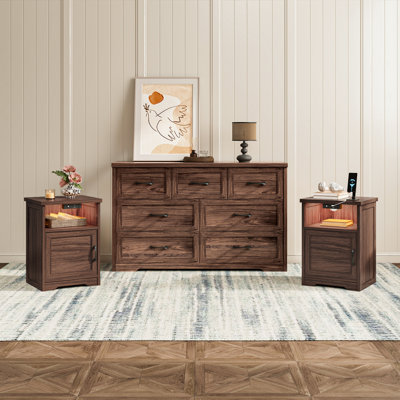 Ensemble de chambre à coucher 2 pièces Hartwell - Commode 7 tiroirs et 2 tables de chevet avec éclairage à DEL et prises de courant