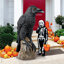Statue géante de corbeau gothique
