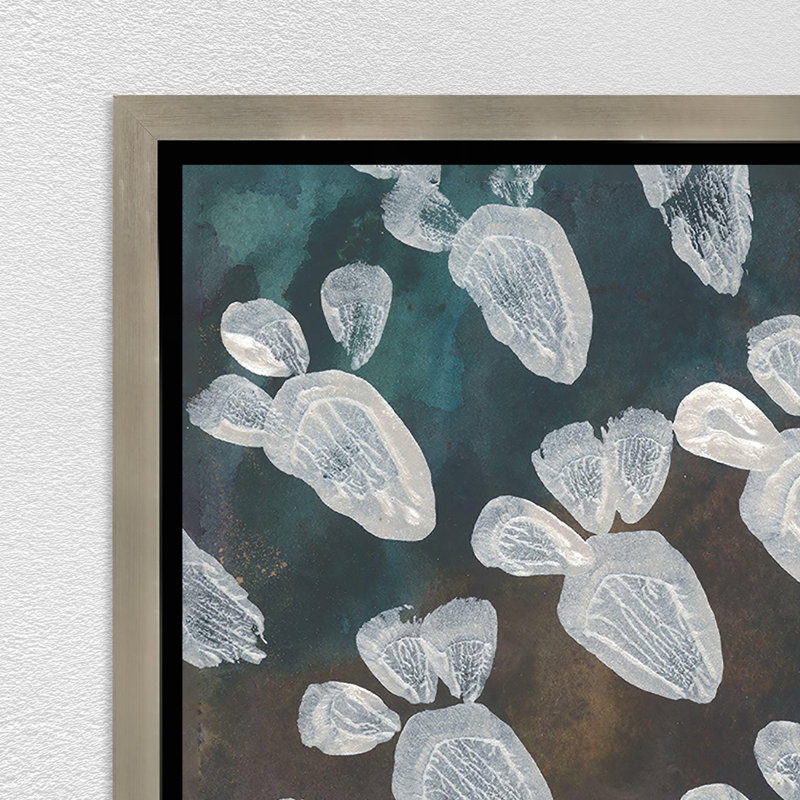 «He Loves Me, He Loves Me Not VI» par Danielle Davis - peinture sur toile à cadre flottant