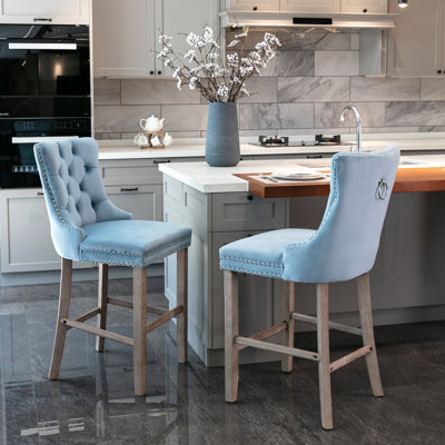 Tabourets de bar rembourrés en velours avec décoration capitonnée et pieds en bois