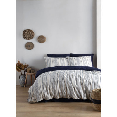 Quiltisse Bedspread with Pillowcases Included